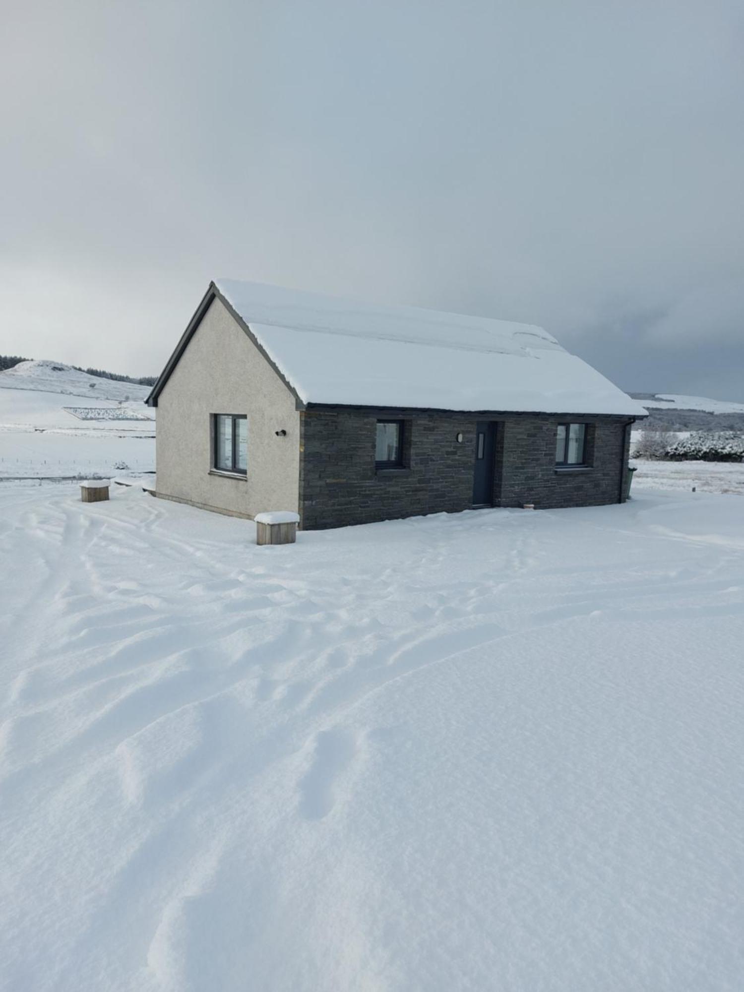 Poachers Bothy Skeabost ภายนอก รูปภาพ